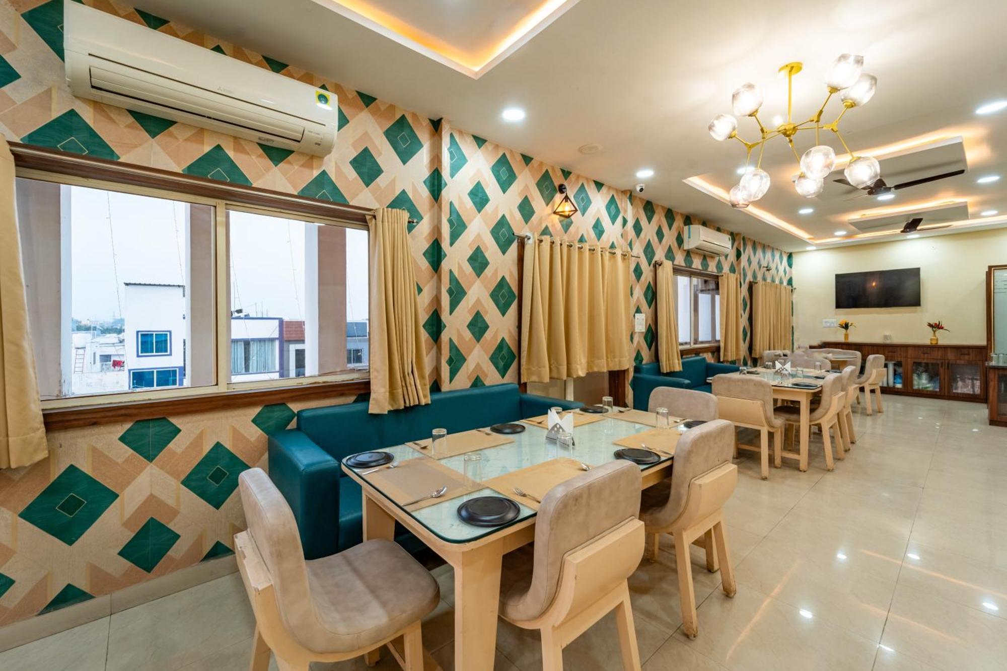 Treebo Premium Zorba Hotel Bhopal Eksteriør billede