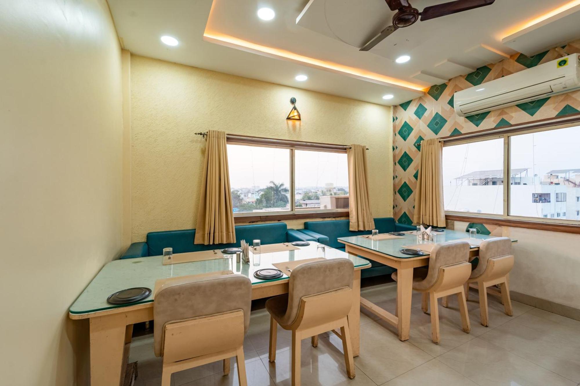 Treebo Premium Zorba Hotel Bhopal Eksteriør billede