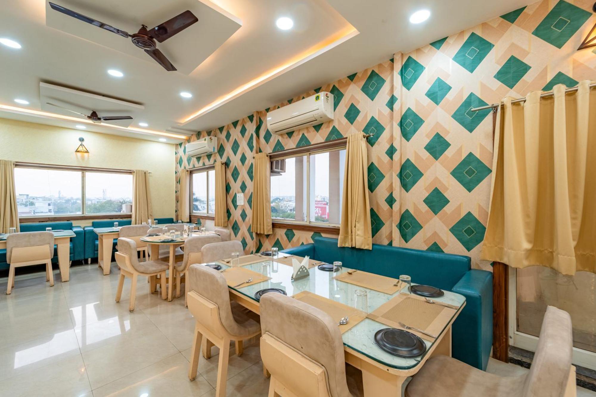 Treebo Premium Zorba Hotel Bhopal Eksteriør billede