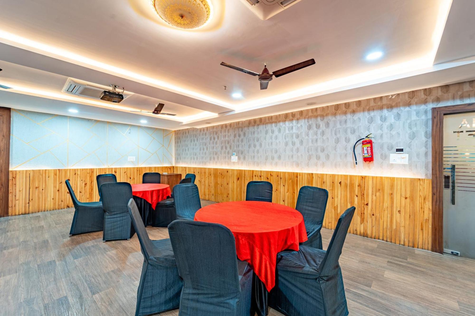 Treebo Premium Zorba Hotel Bhopal Eksteriør billede