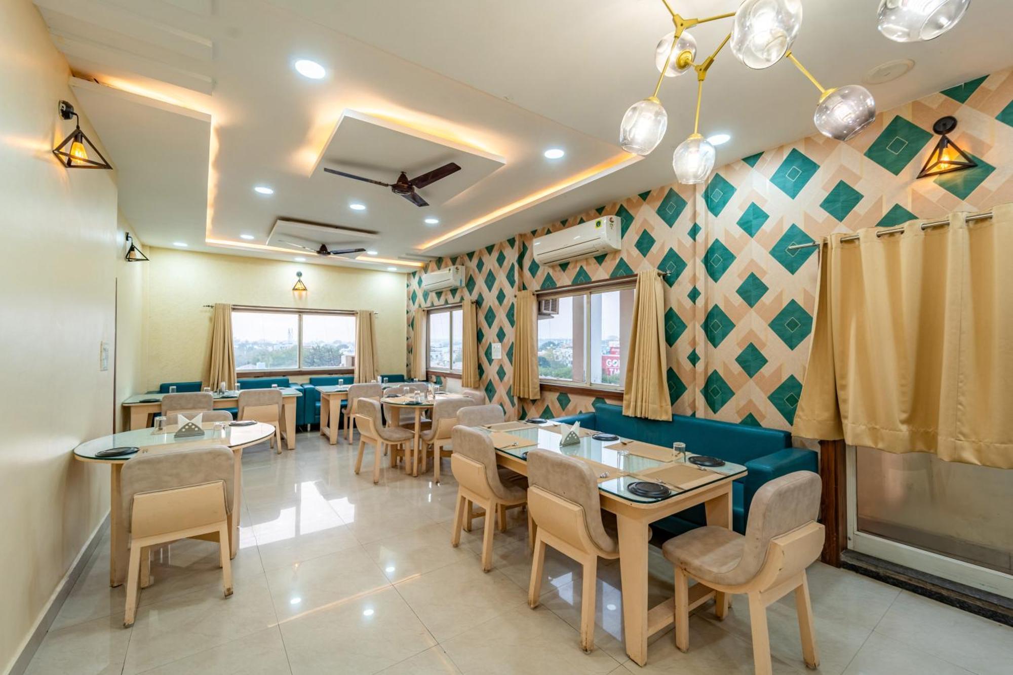 Treebo Premium Zorba Hotel Bhopal Eksteriør billede